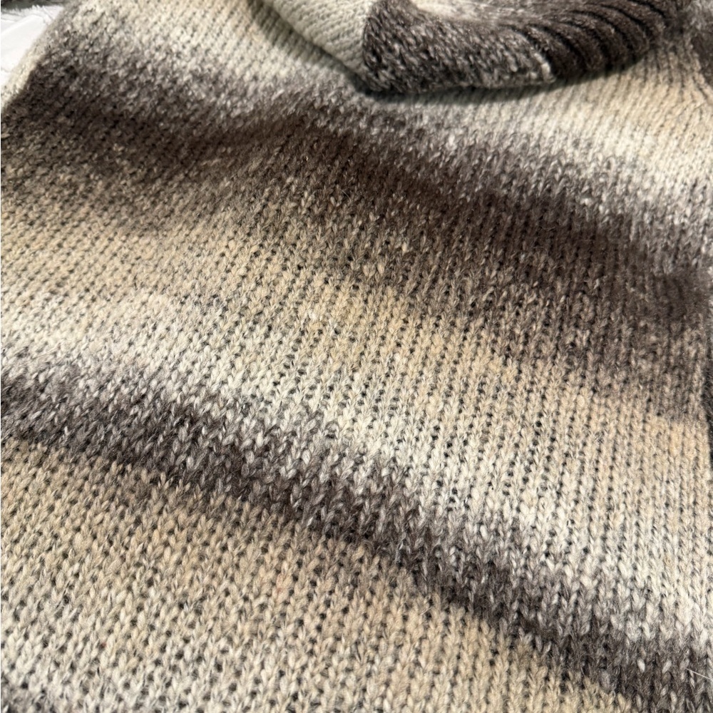 Gradient Knit Toggle Sweater - Picture 5 of 6